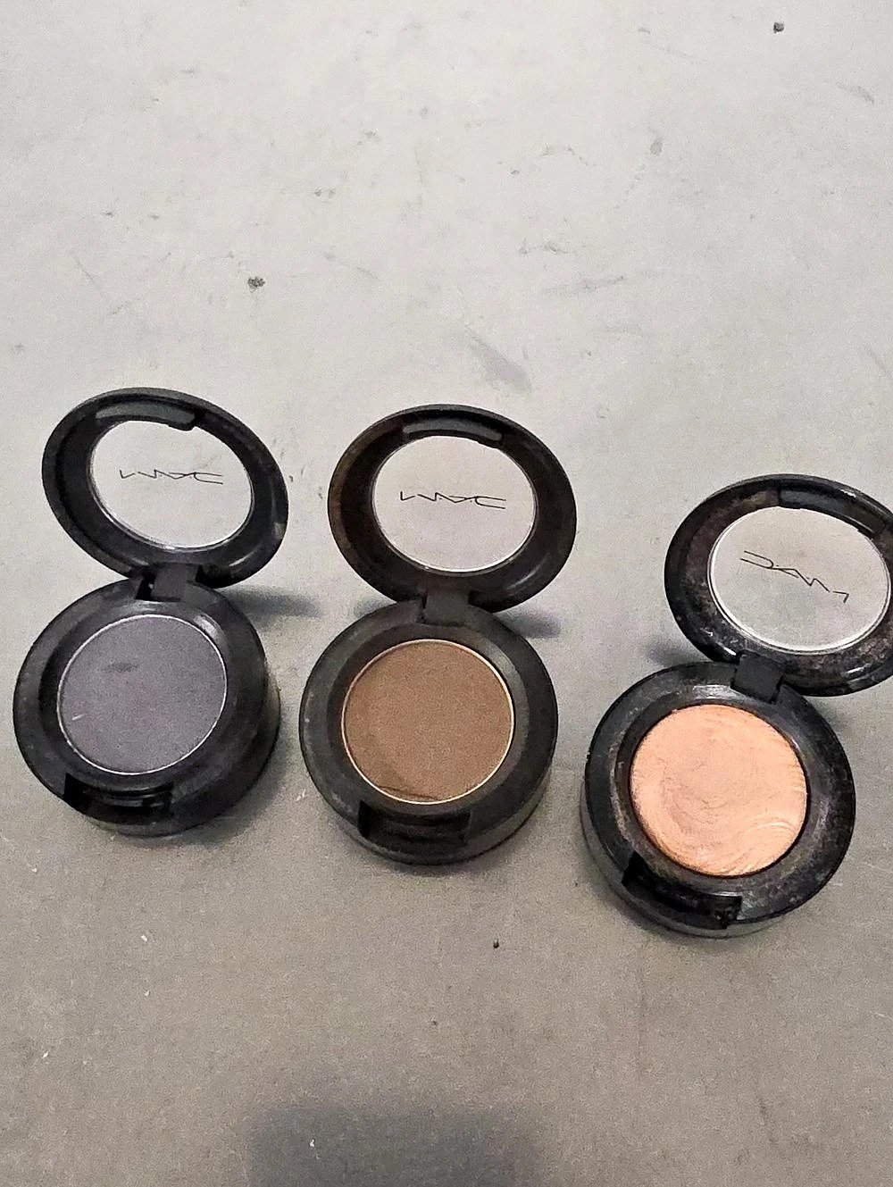 MAC Eye Shadow Trio (A Natural Flirt, Scene, Sandstone)